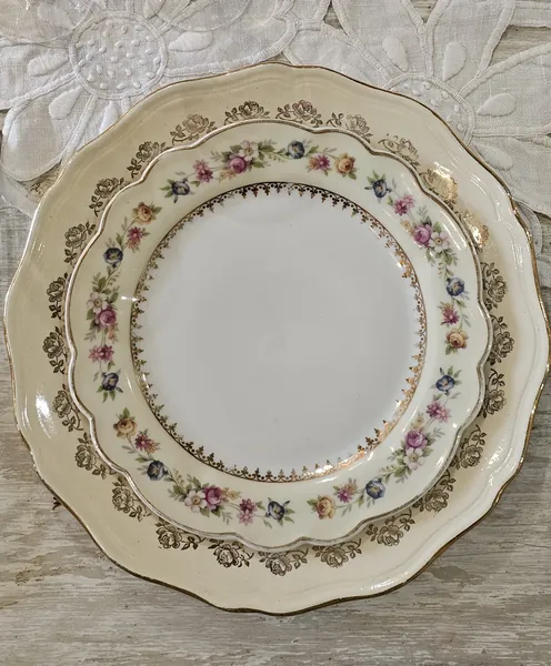 Assiette champêtre jaune — motif fleuri