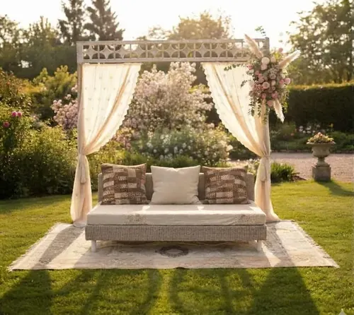 Arche prestige en bois dans un jardin